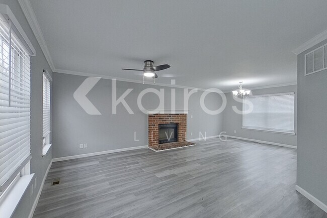 Photo - 100 Oxford Ave