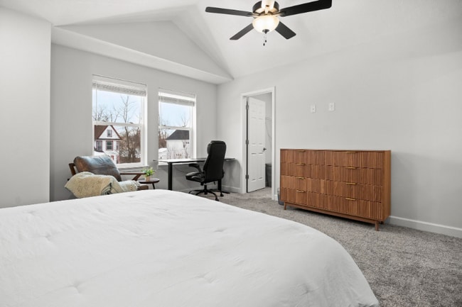 Photo - 2273 E 100th St Unidad 2273 E 100th Street