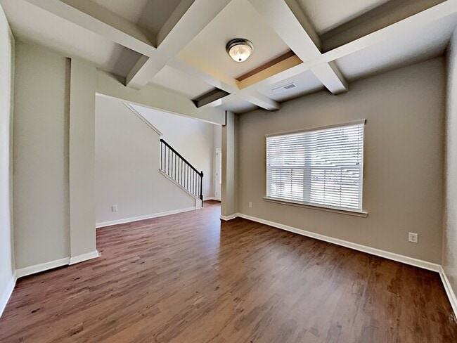 Photo - 385 Yasmine Cove