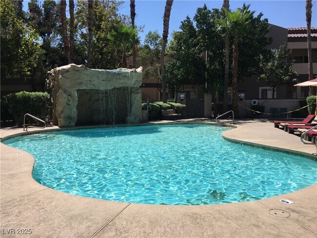 Building Photo - 5250 S Rainbow Blvd Unit 2168