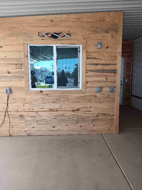 Photo - 702 S Meridian Rd