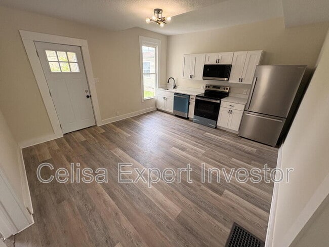 Photo - 805 Edgewater Ave