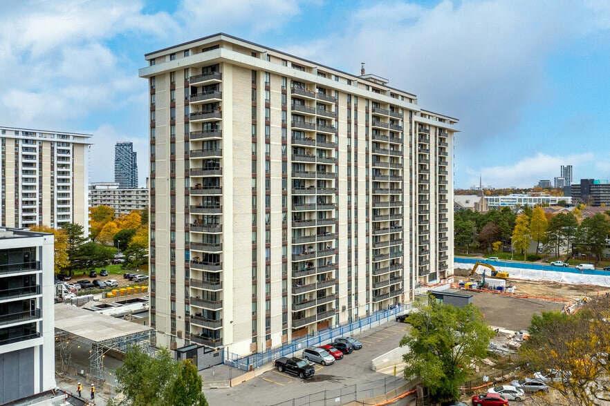 35 David Saloman | Building Exterior