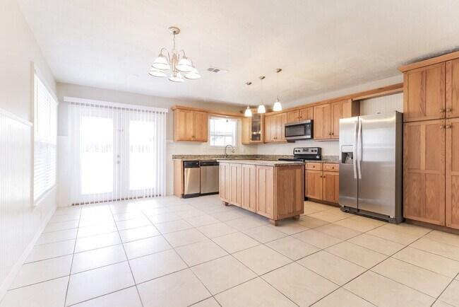 Photo - 1012 Hornbeam St