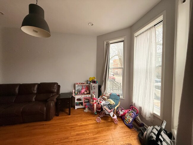 Photo - Charming 2-Bed Hardwood Haven in Chicago's Vibrant West Side! Unit 1F