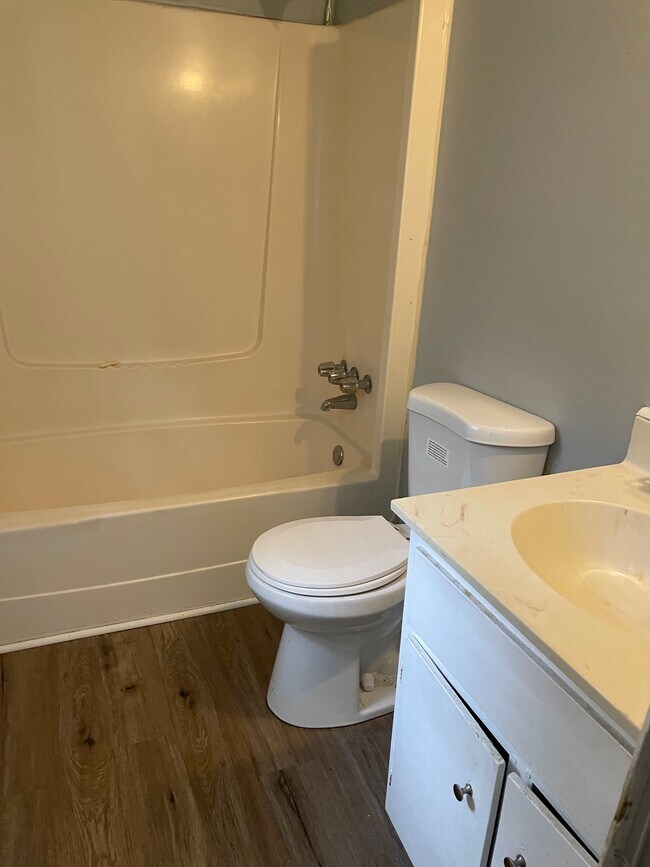 MBR Bath - 2411 Deborah Dr