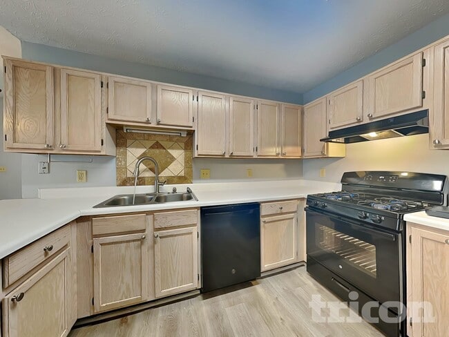 Photo - 1831 Commonwealth Dr