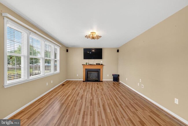 Photo - 33 Wild Rose Dr