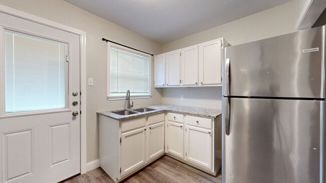 Photo - PRICE IMPROVEMENT NOW ONLY $995!!!