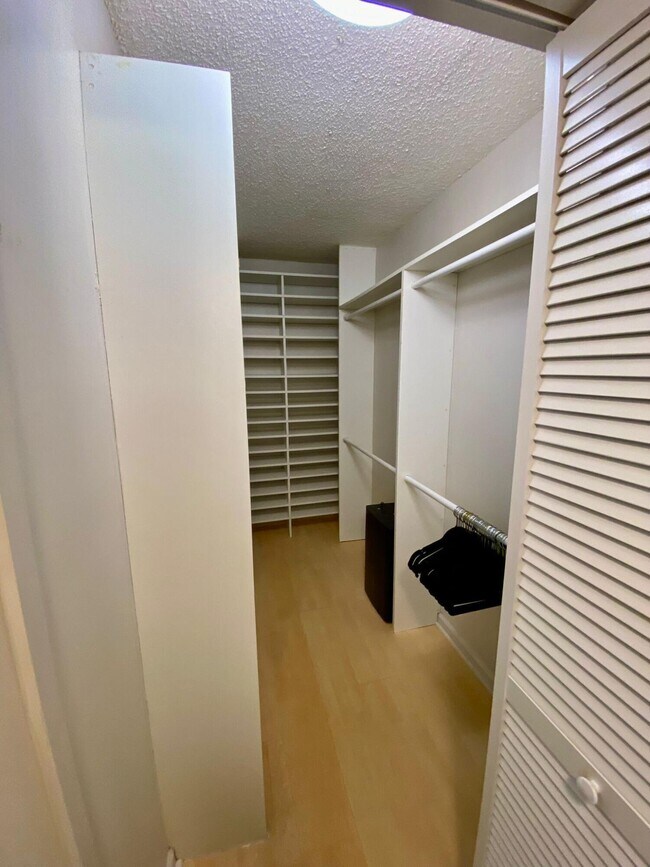 5900 Camino Del Sol Unit 206