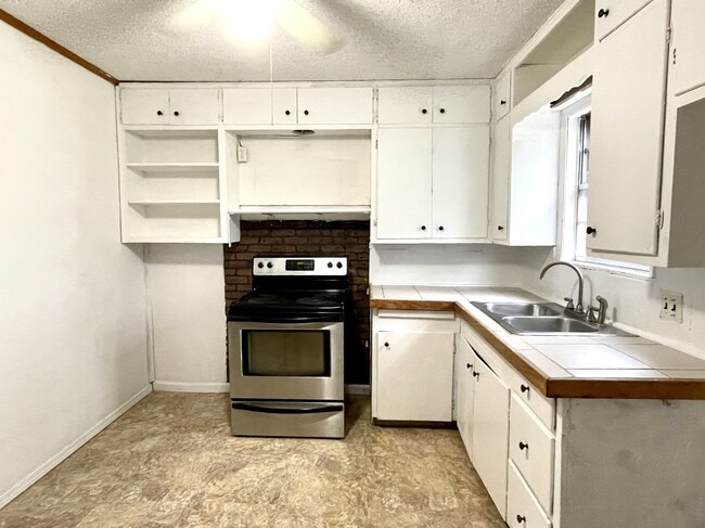 Photo - 1527 1st Ave SW