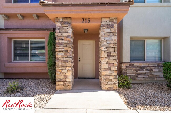 DOG-FRIENDLY 3 Bedroom Townhome with INTER... - DOG-FRIENDLY 3 Bedroom Townhome with INTER...