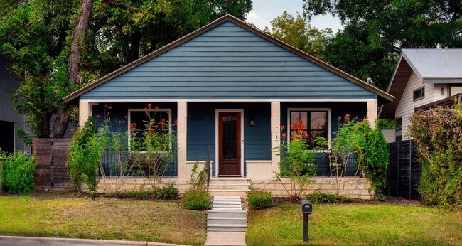 Photo - 2304 Holly St
