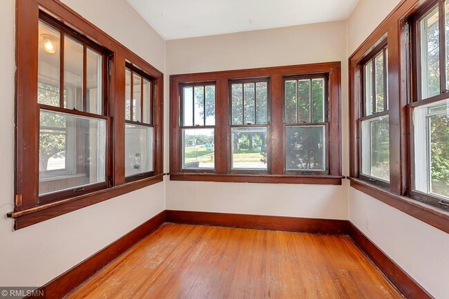 Photo - 309 Wilson Ave SE