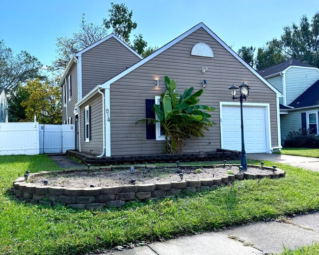 Building Photo - Cute 3 bed 2 bath in central location READ...
