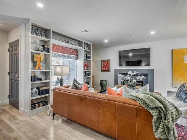 Building Photo - 6500 N Grand Blvd Unit 125