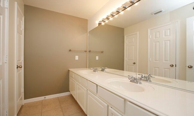 Building Photo - 2802 Parkeston Dr