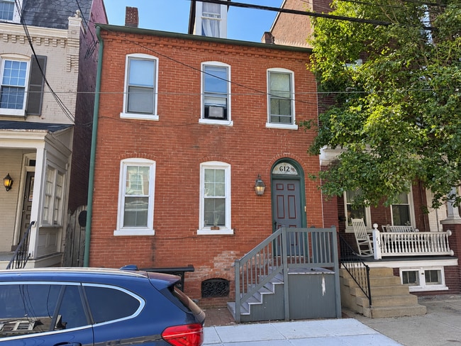612 E Chestnut St Unit 1
