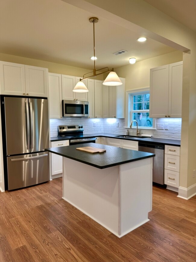 Photo - 1405 Barnett St