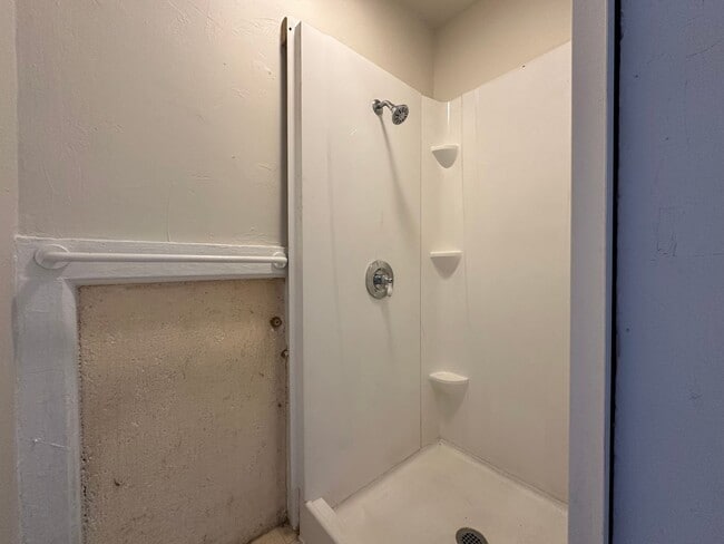 Photo - 1237 E Walnut St Unit C - Upper