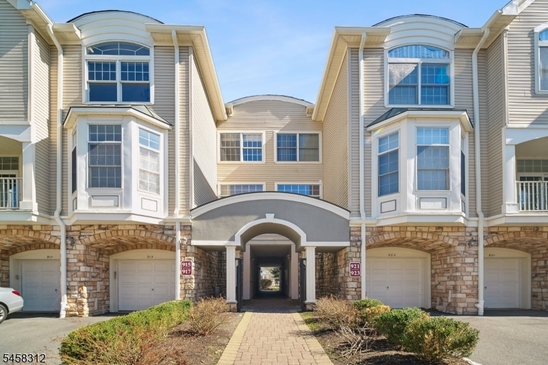 Photo - 611 Binghampton Ln