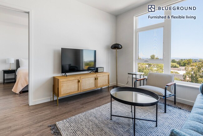 Photo - 815 Old County Rd Unidad FL4-ID1919