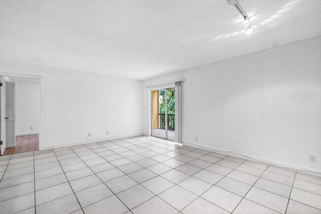 Photo - 450 NW 20th St Unidad 2080