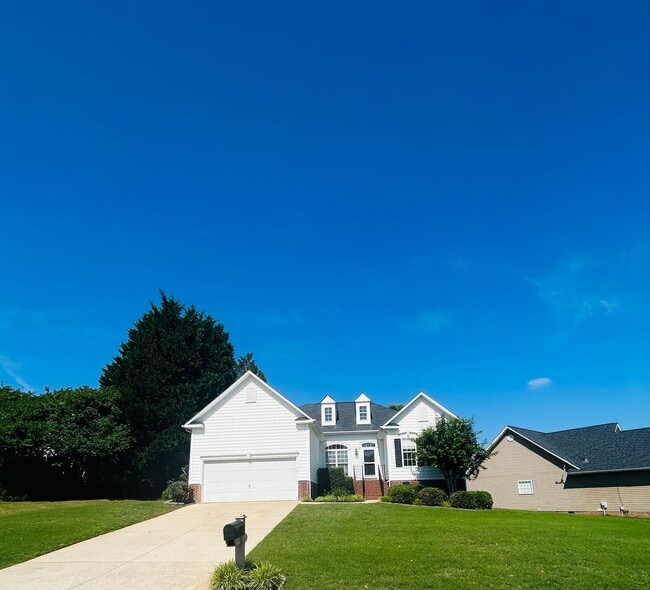 Charming 3-Bedroom Ranch in Greer’s Covete... - Charming 3-Bedroom Ranch in Greer’s Covete... Casa