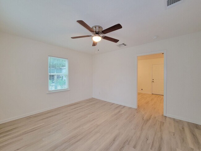 Photo - BEAUTIFUL REMODELED 3 BEDROOM 2 BATH WITH ...