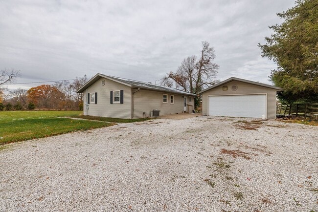 Photo - Quiet 3 Bedroom Home with Detached Garage