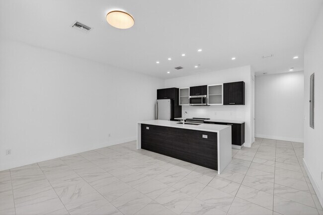 Photo - 1044 NE 18th Ave Unit 203