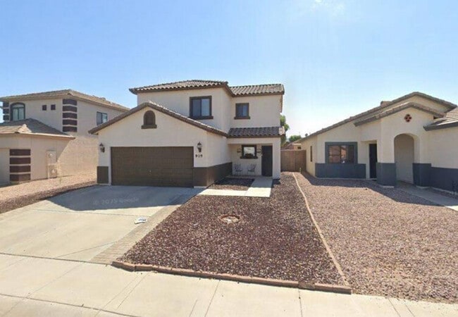 Building Photo - 909 W St Charles Ave