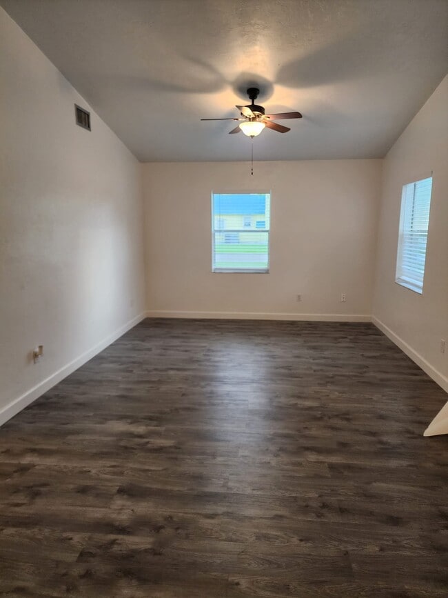 Photo - 202 N Manatee Ave