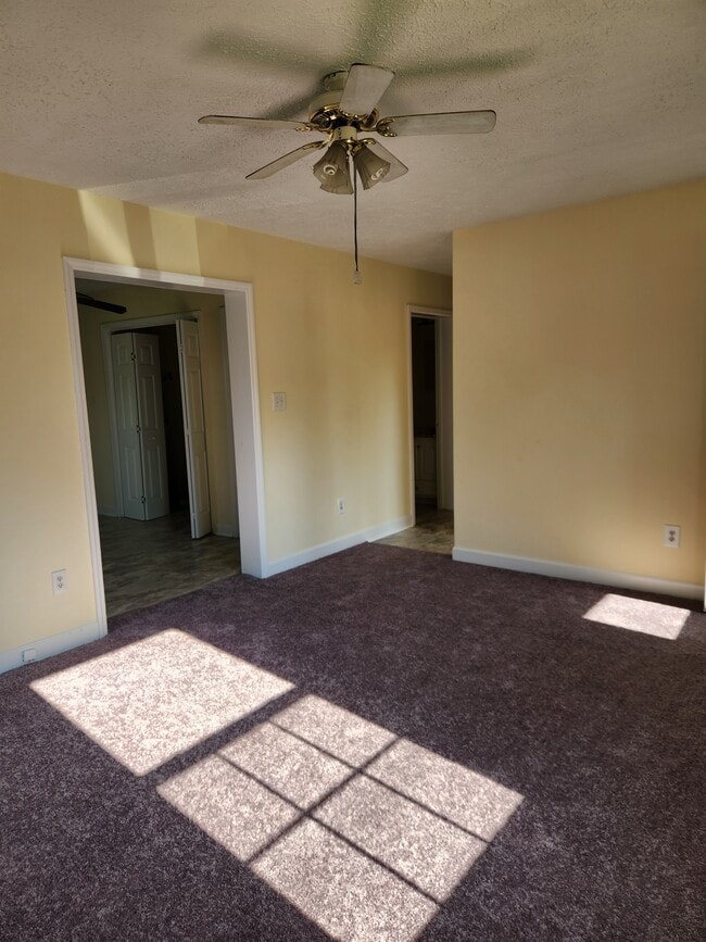 Photo - 2498 N Railroad St