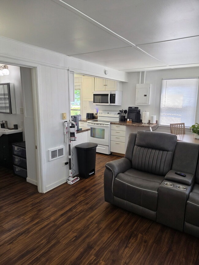 Building Photo - Cottage Grove, Unit 3