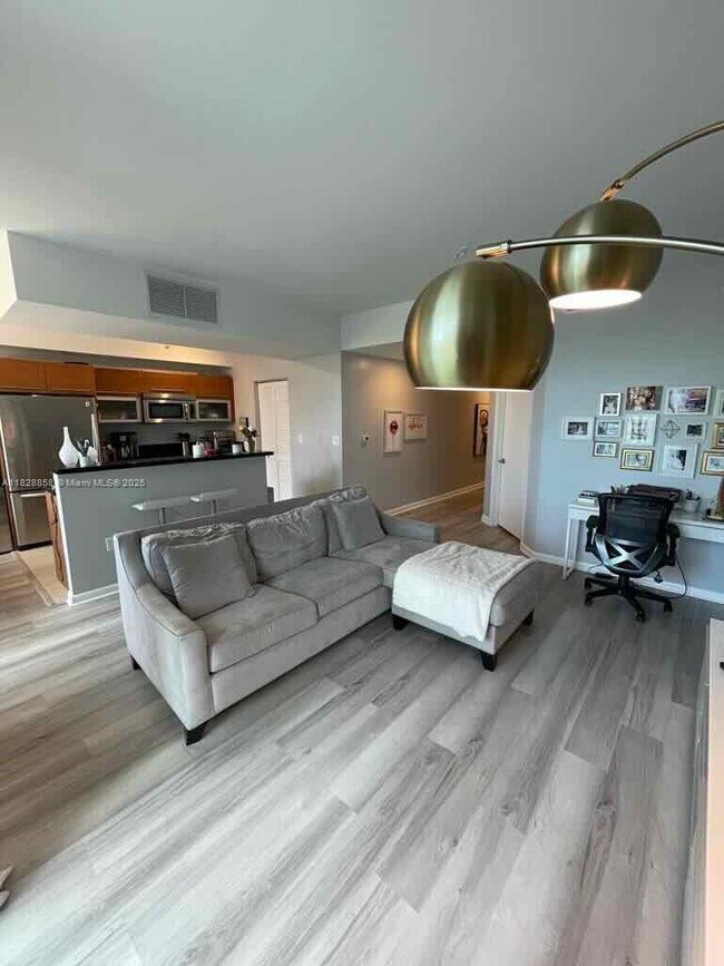 Photo - 244 Biscayne Blvd Unidad 608 Rental