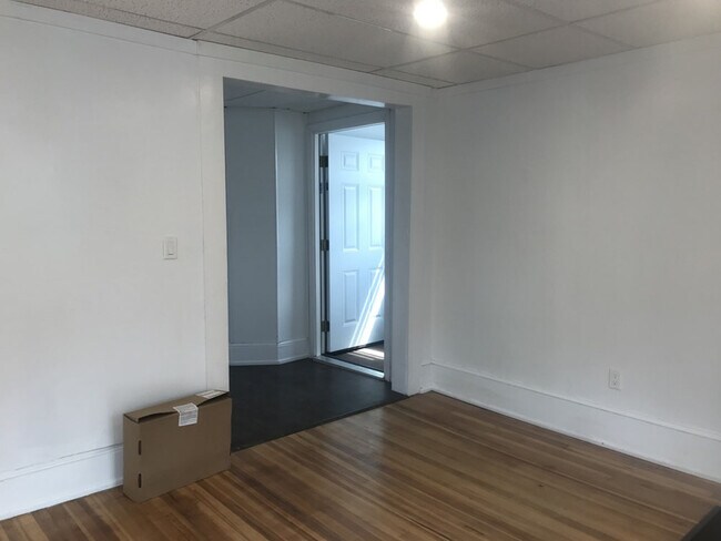 Photo - 52 Academy St Unidad Upstairs Apt