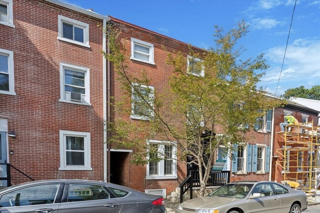 Building Photo - 117 E Miner St Unit A
