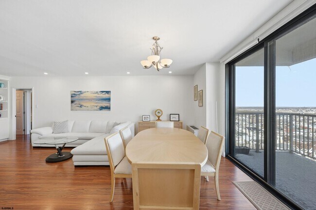 Photo - 5000 Boardwalk Unit 1008, 1009