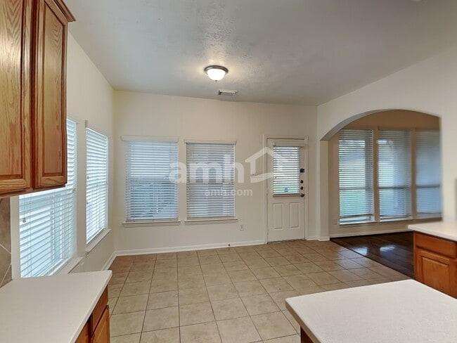 Photo - 814 Spring Source Pl