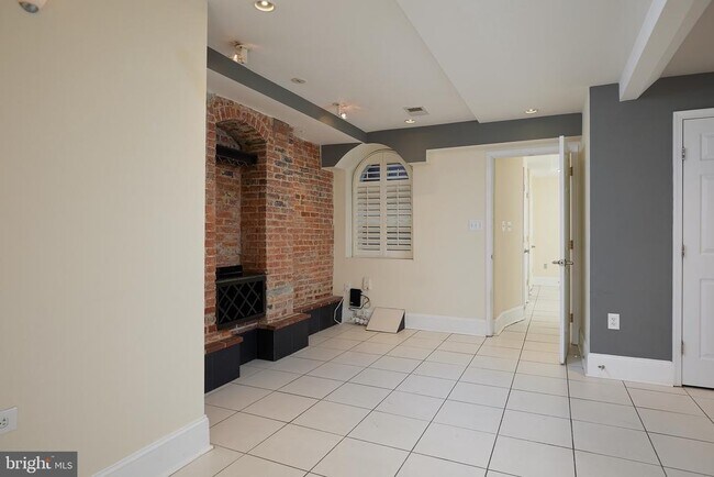 910 T St NW