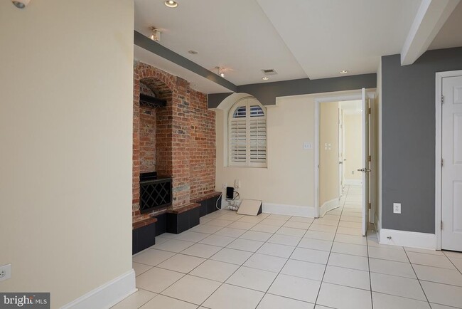 Photo - 910 T St NW