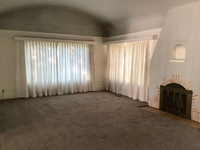 Photo - 1330 Broadway St