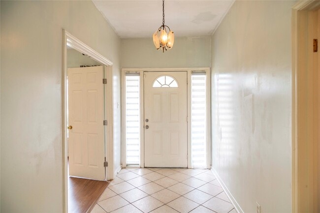 Photo - 8819 Hazen St