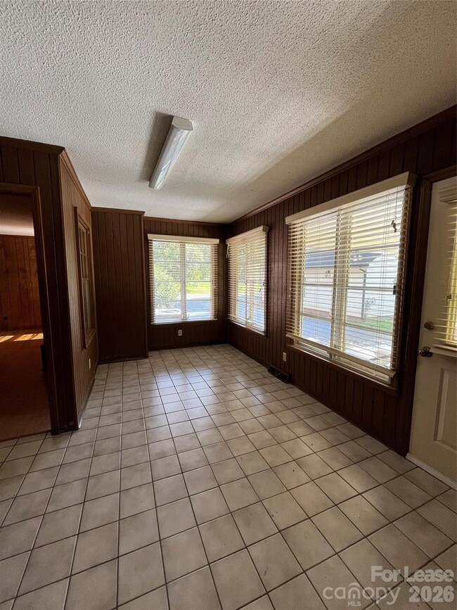Photo - 5625 Potter Rd