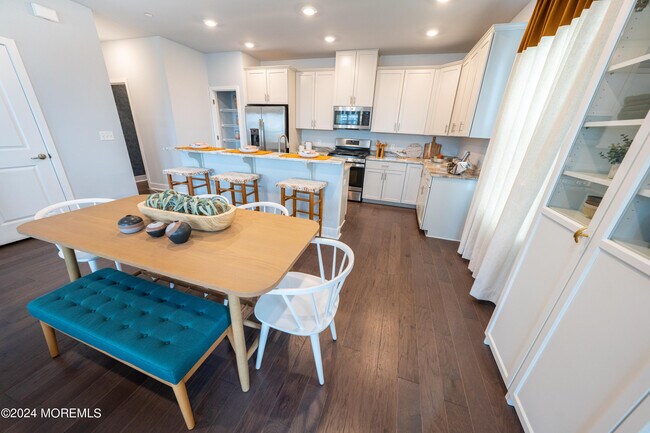 Photo - 4 Midway Rd S