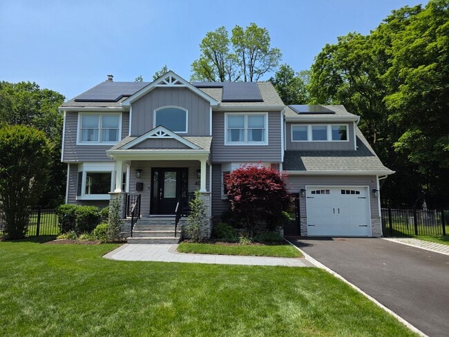 Luxury Living in Ridgewood - Luxury Living in Ridgewood House