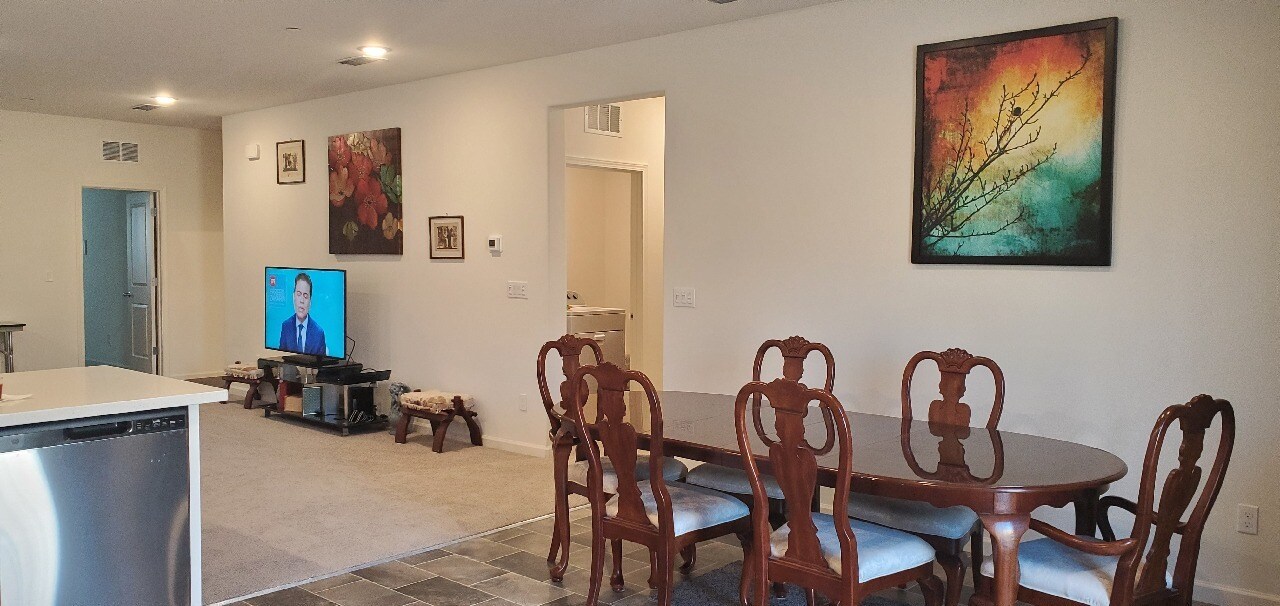 Photo - 3565 Nile St