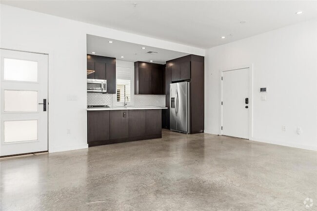 Building Photo - 1931 E 38th St Unit 8-2 Rental