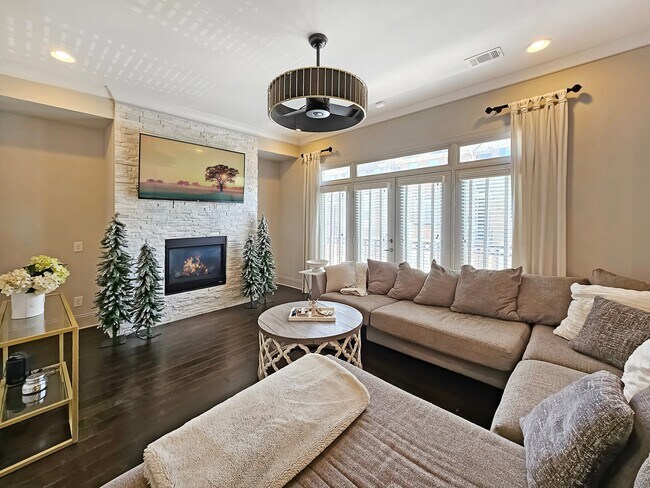 Photo - 2142 Coventry Dr